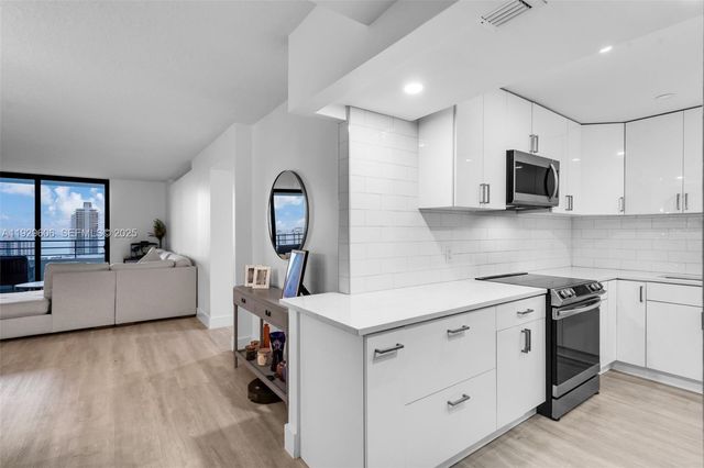 2500 Parkview Dr 2102, Hallandale Beach, FL 33009