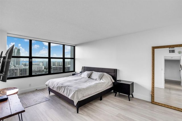 2500 Parkview Dr 2102, Hallandale Beach, FL 33009