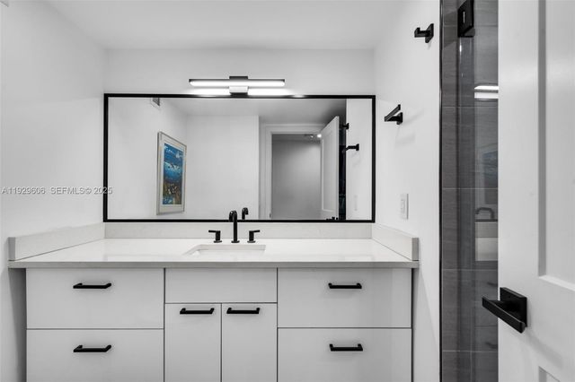 2500 Parkview Dr 2102, Hallandale Beach, FL 33009