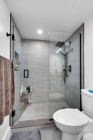 2500 Parkview Dr 2102, Hallandale Beach, FL 33009