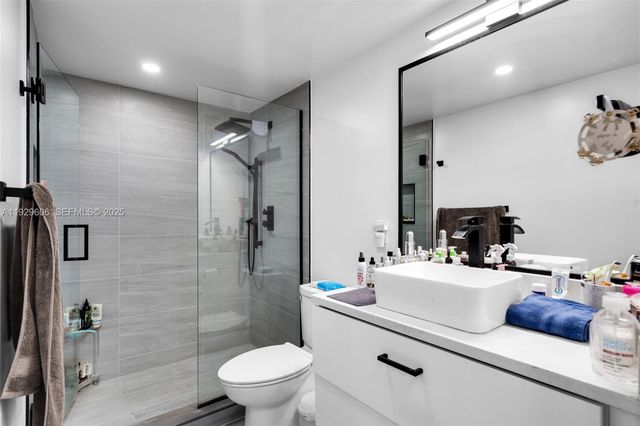 2500 Parkview Dr 2102, Hallandale Beach, FL 33009