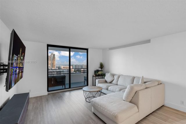 2500 Parkview Dr 2102, Hallandale Beach, FL 33009