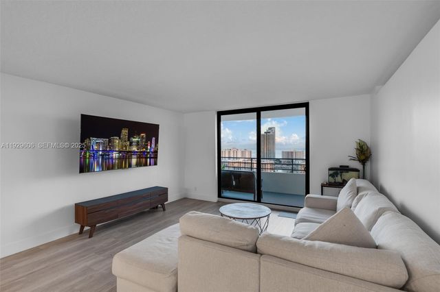 2500 Parkview Dr 2102, Hallandale Beach, FL 33009