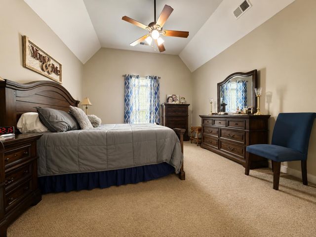 140 BREEZY LOOP E, Oakland, TN 38060