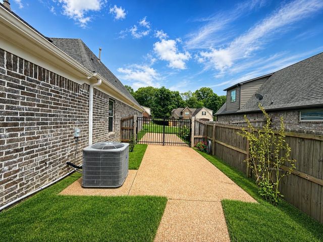 140 BREEZY LOOP E, Oakland, TN 38060