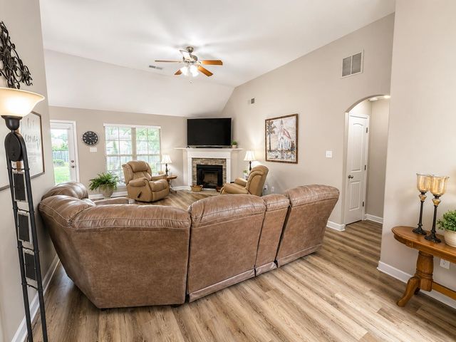 140 BREEZY LOOP E, Oakland, TN 38060
