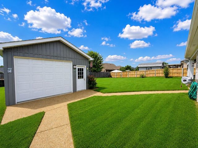 140 BREEZY LOOP E, Oakland, TN 38060