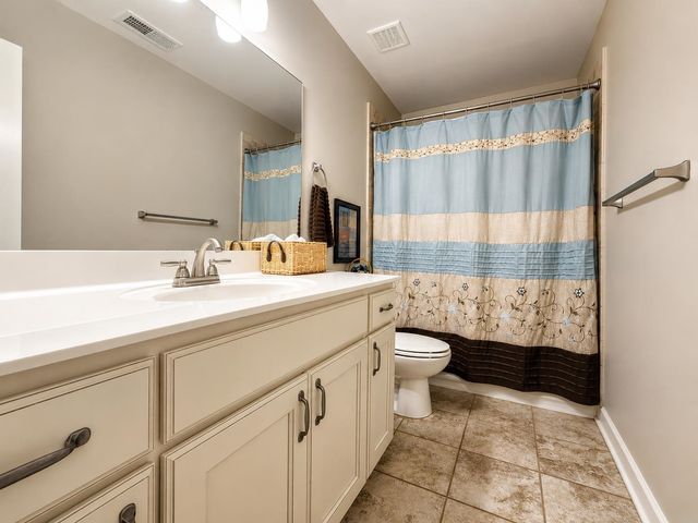 140 BREEZY LOOP E, Oakland, TN 38060