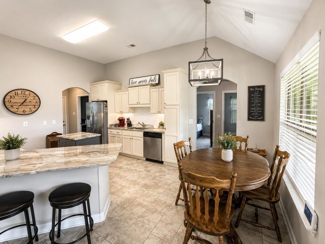 140 BREEZY LOOP E, Oakland, TN 38060