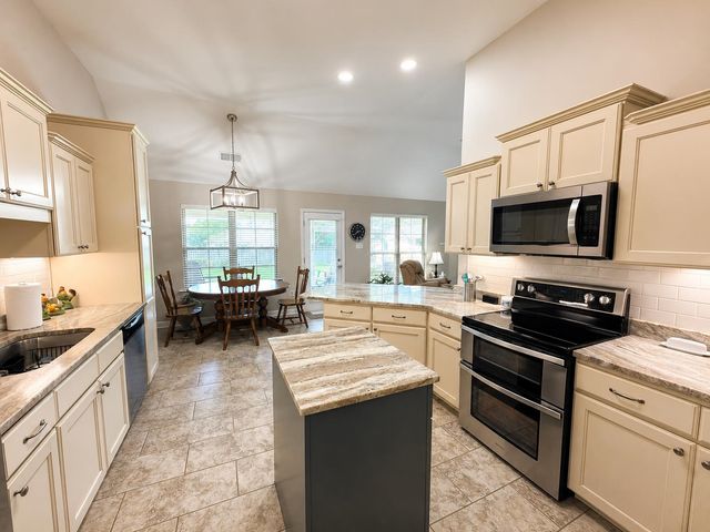140 BREEZY LOOP E, Oakland, TN 38060