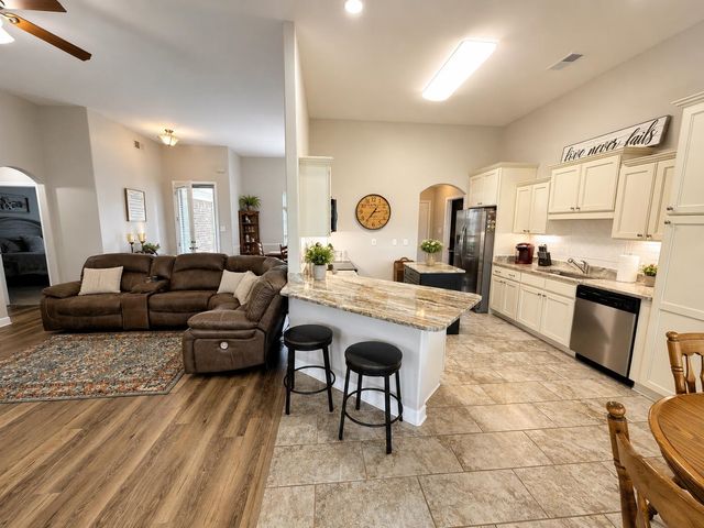 140 BREEZY LOOP E, Oakland, TN 38060