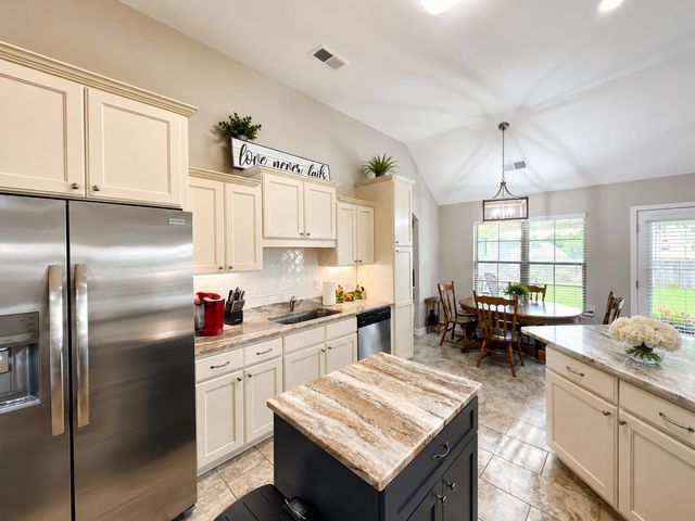 140 BREEZY LOOP E, Oakland, TN 38060