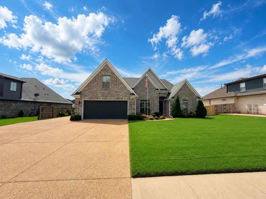 140 BREEZY LOOP E, Oakland, TN 38060