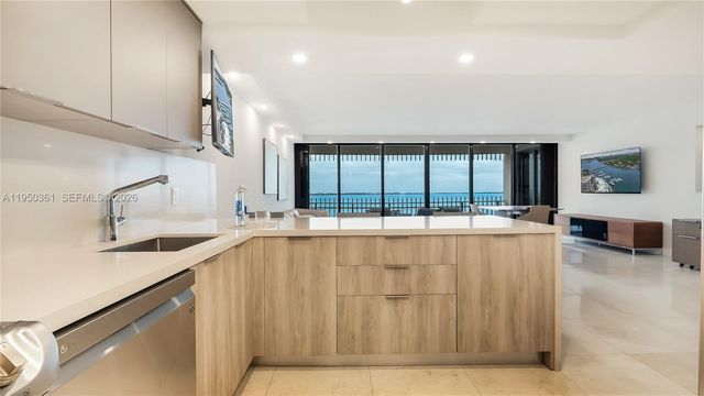 3 Grove Isle Dr C1407, Miami, FL 33133