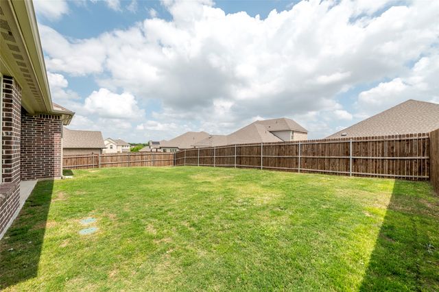 535 Hillcrest Circle, Justin, TX 76247