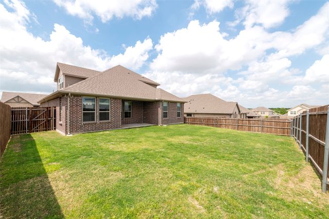 535 Hillcrest Circle, Justin, TX 76247