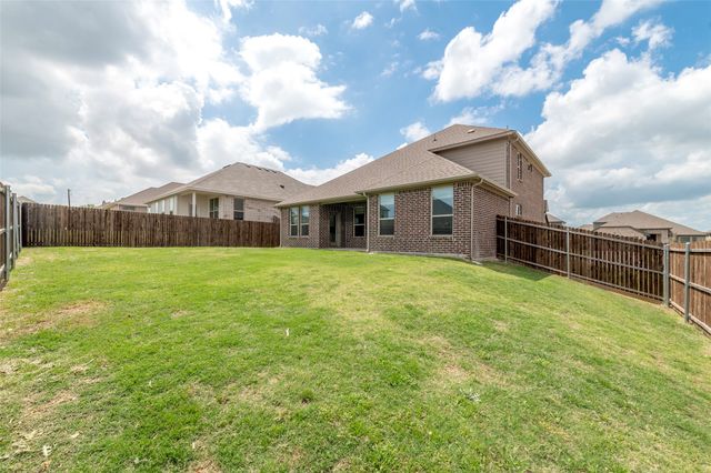 535 Hillcrest Circle, Justin, TX 76247