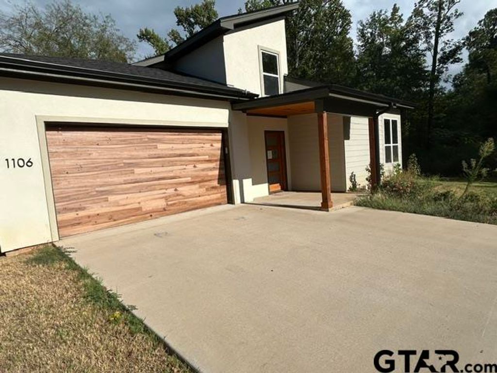 1106 S Main Street, Lindale, TX 75771