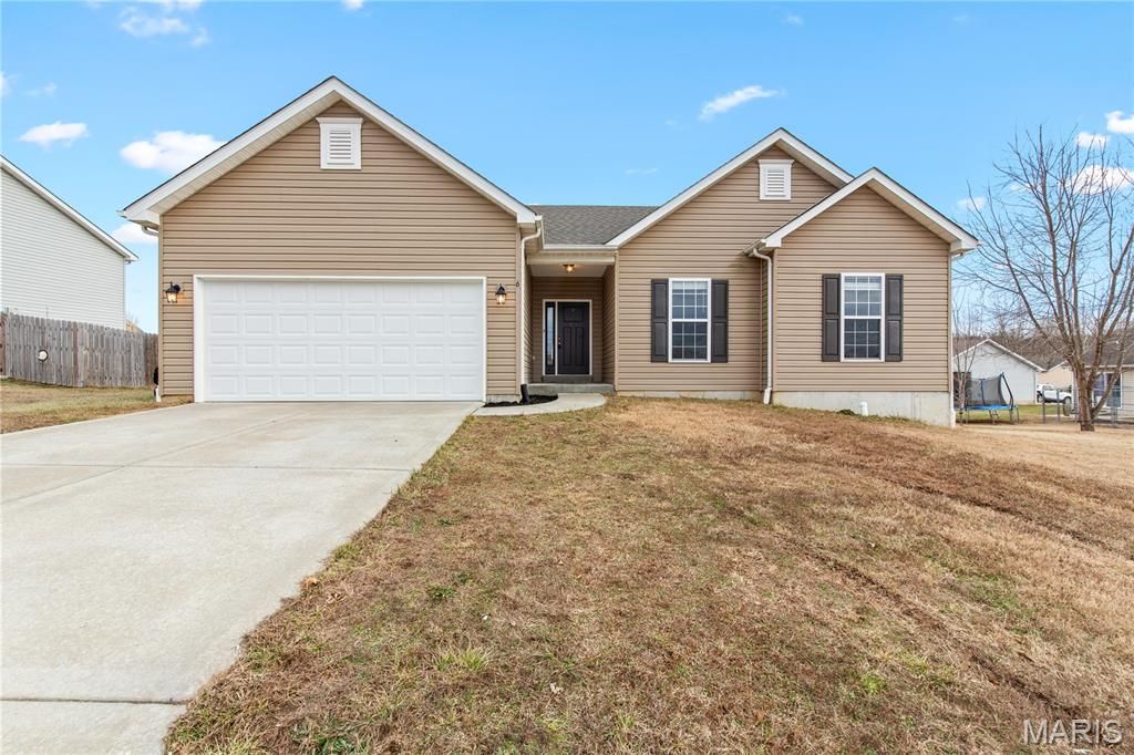 6 Lost Meadow Court, Winfield, MO 63389