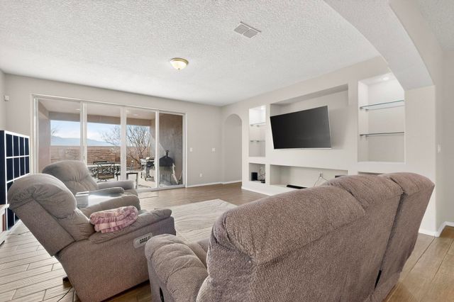 3905 Mountain Trail Loop NE, Rio Rancho, NM 87144