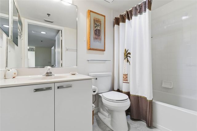 3950 IRONWOOD CIRCLE 205, Bradenton, FL 34209