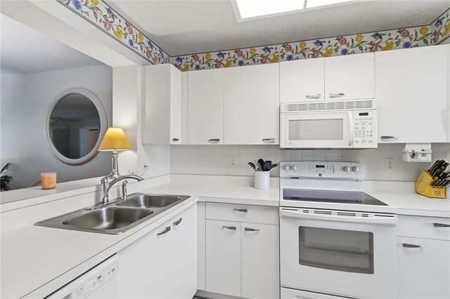 3950 IRONWOOD CIRCLE 205, Bradenton, FL 34209