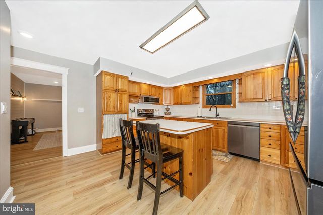 439 SWAN POND RD, Martinsburg, WV 25404