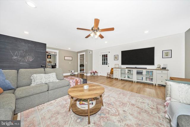 439 SWAN POND RD, Martinsburg, WV 25404