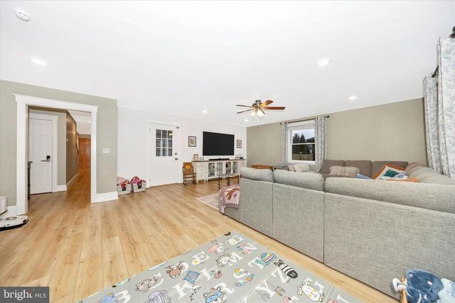 439 SWAN POND RD, Martinsburg, WV 25404