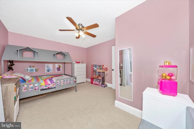 439 SWAN POND RD, Martinsburg, WV 25404