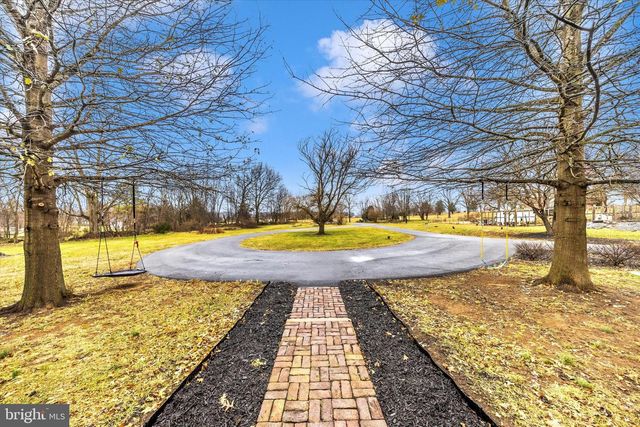 439 SWAN POND RD, Martinsburg, WV 25404