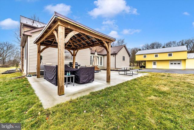 439 SWAN POND RD, Martinsburg, WV 25404