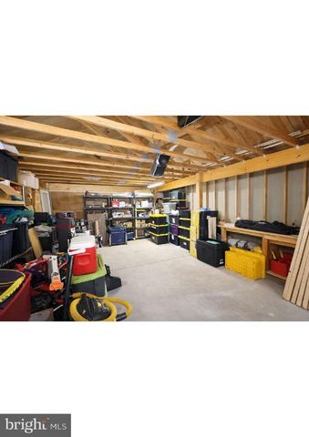 439 SWAN POND RD, Martinsburg, WV 25404