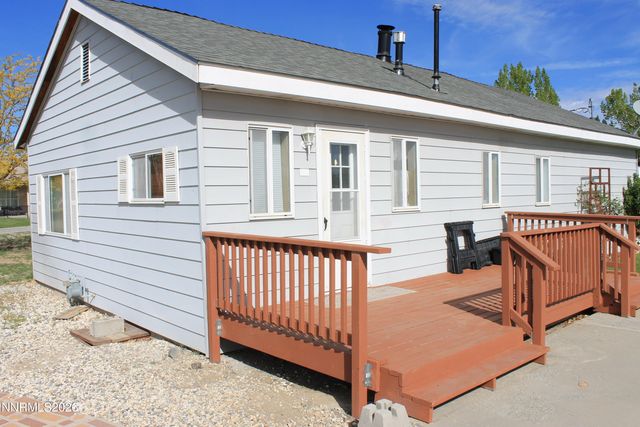 320 Reyes Way, Yerington, NV 89447
