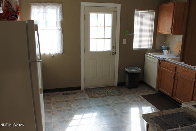 320 Reyes Way, Yerington, NV 89447