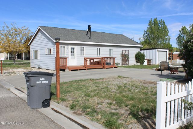 320 Reyes Way, Yerington, NV 89447