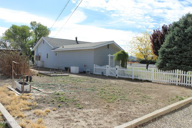 320 Reyes Way, Yerington, NV 89447