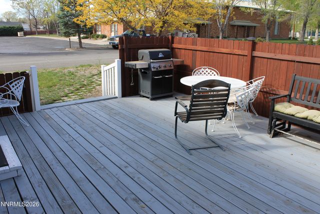 320 Reyes Way, Yerington, NV 89447