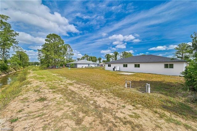 4733 28th ST SW, Lehigh Acres, FL 33973