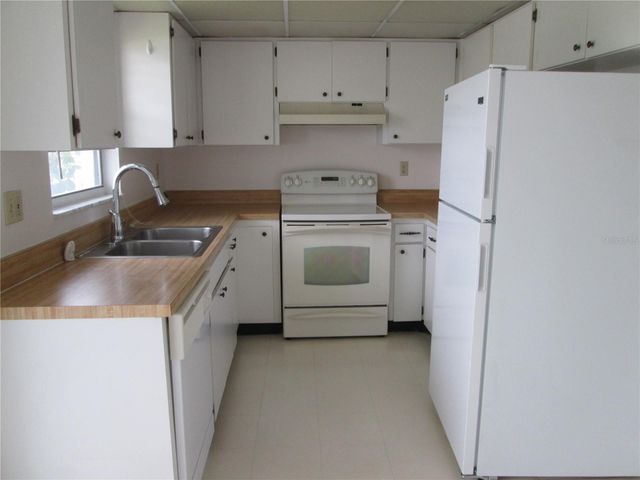 1304 LAMBDETH COURT, Sun City Center, FL 33573