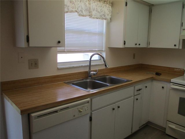 1304 LAMBDETH COURT, Sun City Center, FL 33573