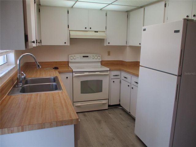 1304 LAMBDETH COURT, Sun City Center, FL 33573