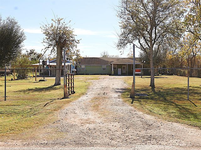 634 S Paloma Drive, Rosharon, TX 77583