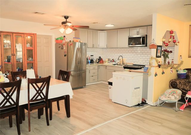 634 S Paloma Drive, Rosharon, TX 77583