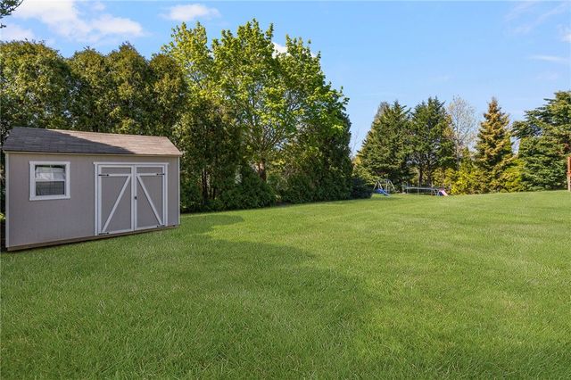 136 Corporate Place, Middletown, RI 02842