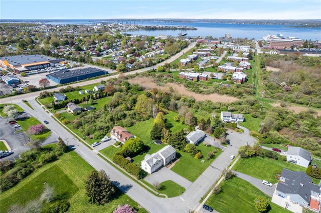 136 Corporate Place, Middletown, RI 02842