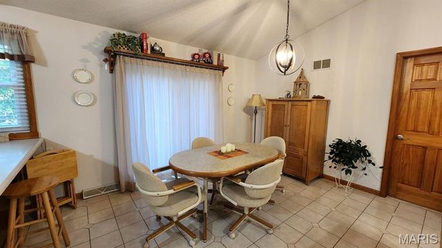 25532 Southwind Road, Warrenton, MO 63383