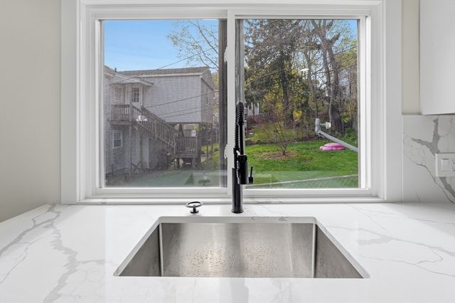 25 Johnson St, Worcester, MA 01604
