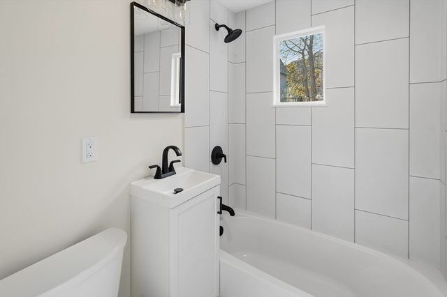 25 Johnson St, Worcester, MA 01604