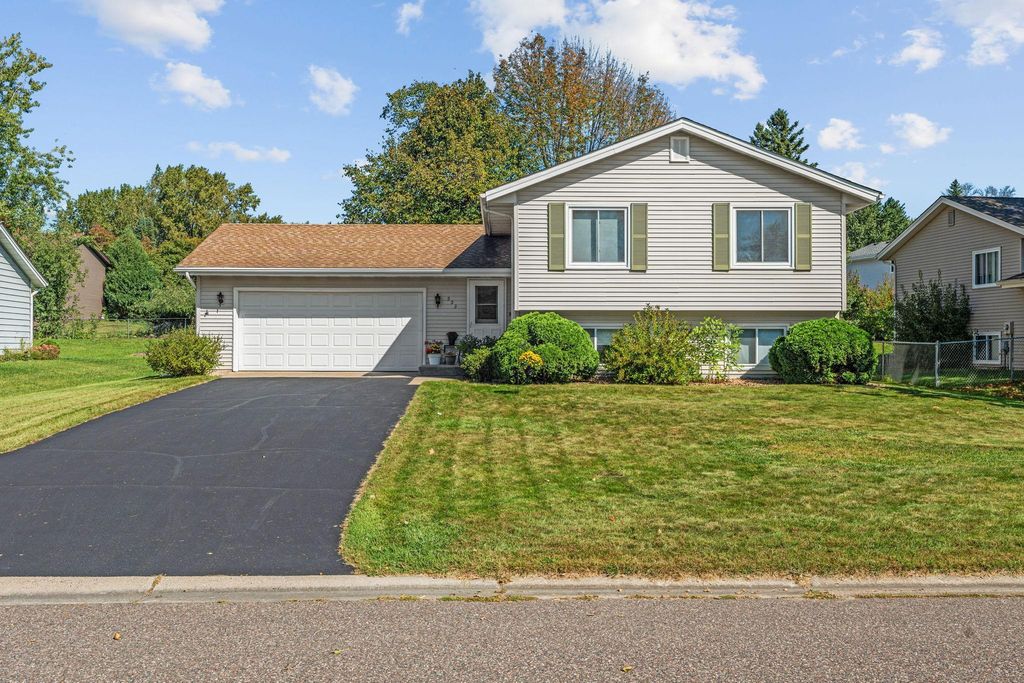 553 Westfield Lane, Vadnais Heights, MN 55127